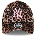 cappello-curvo-leopardo-regolabile-con-logo-rosa-da-donna-9forty-velour-dei-new-york-yankees-mlb-di-new-era