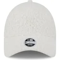 cappelli-curva-beige-cinghia-regolabile-9forty-hypertexture-dei-new-york-yankees-mlb-di-new-era