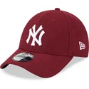 cappelli-curva-rosso-cinghia-regolabile-9forty-essential-melton-wool-dei-new-york-yankees-mlb-di-new-era