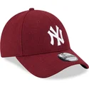 cappelli-curva-rosso-cinghia-regolabile-9forty-essential-melton-wool-dei-new-york-yankees-mlb-di-new-era
