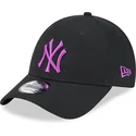 cappelli-curva-nero-cinghia-regolabile-9forty-league-essential-dei-new-york-yankees-mlb-di-new-era