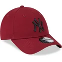 cappellino-curvo-rosso-regolabile-con-logo-nero-9forty-league-essential-dei-new-york-yankees-mlb-di-new-era