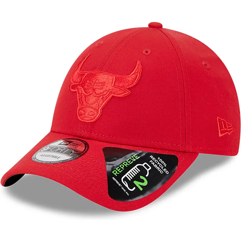 cappellino-curvo-rosso-regolabile-con-logo-rosso-9forty-repreve-outline-di-chicago-bulls-nba-di-new-era