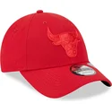 cappellino-curvo-rosso-regolabile-con-logo-rosso-9forty-repreve-outline-di-chicago-bulls-nba-di-new-era