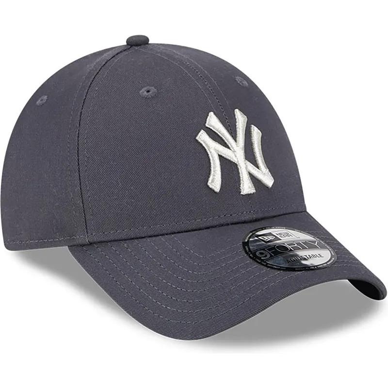cappelli-curva-grigio-cinghia-regolabile-9forty-metallic-dei-new-york-yankees-mlb-di-new-era cappelli-curva-grigio-cinghia-regolabile-9forty-metallic-dei-new-york-yankees-mlb-di-new-era