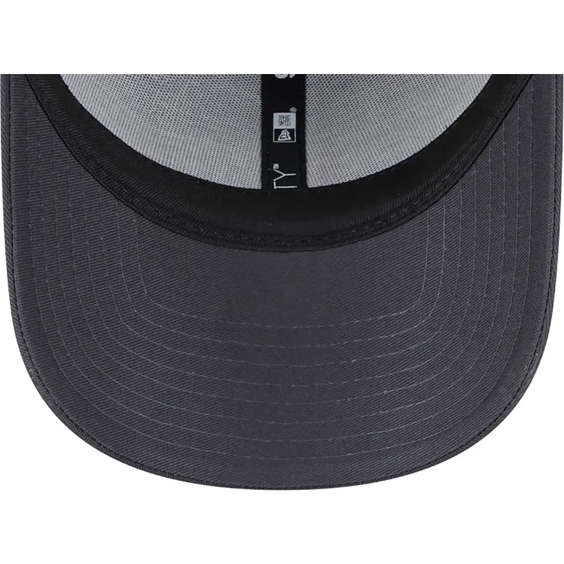 cappelli-curva-grigio-cinghia-regolabile-9forty-metallic-dei-new-york-yankees-mlb-di-new-era cappelli-curva-grigio-cinghia-regolabile-9forty-metallic-dei-new-york-yankees-mlb-di-new-era