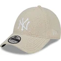 cappelli-curva-beige-cinghia-regolabile-9forty-teddy-dei-new-york-yankees-mlb-di-new-era