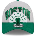 cappellino-curvo-grigio-e-verde-regolabile-9twenty-tip-off-2023-di-boston-celtics-nba-di-new-era