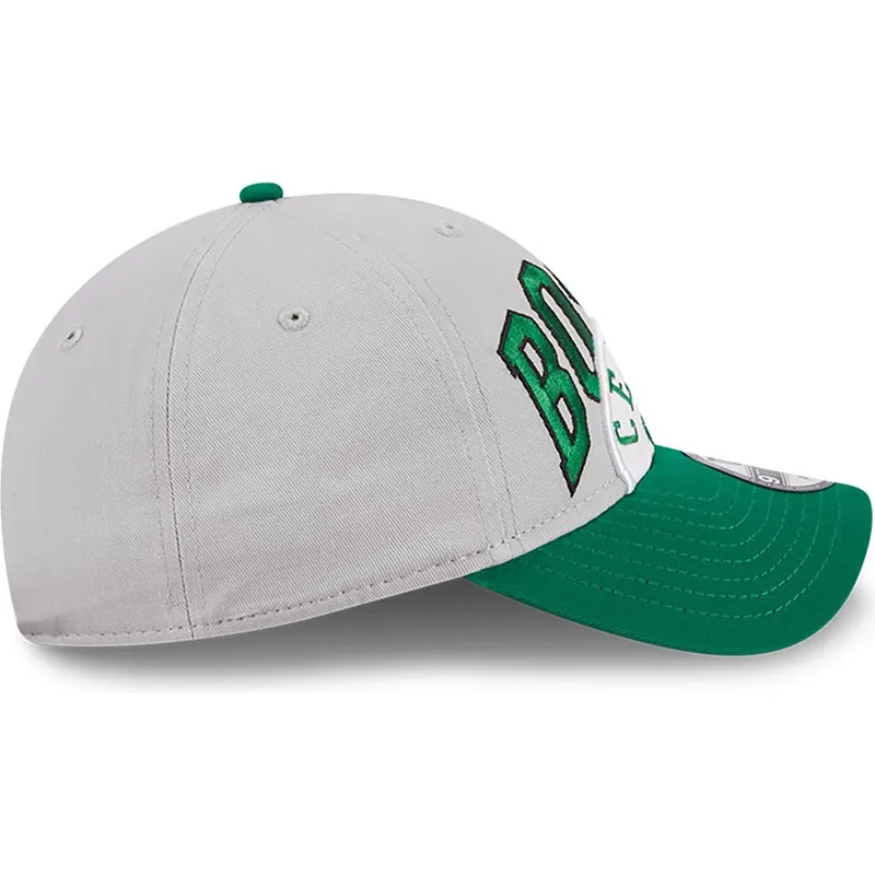 cappellino-curvo-grigio-e-verde-regolabile-9twenty-tip-off-2023-di-boston-celtics-nba-di-new-era