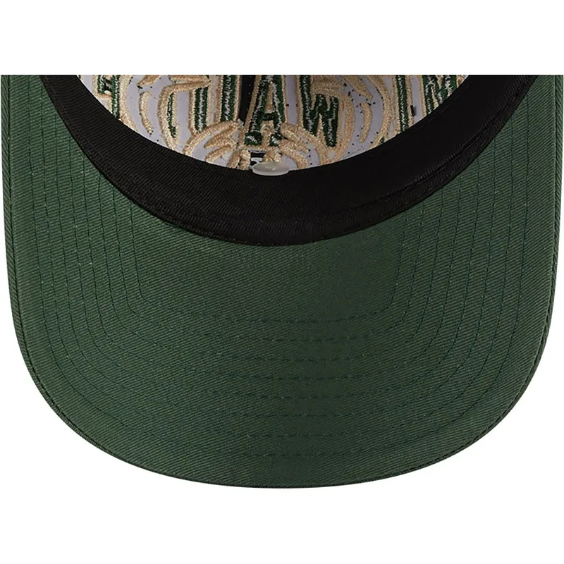 cappellino-curvo-grigio-e-verde-regolabile-9twenty-tip-off-2023-di-milwaukee-bucks-nba-di-new-era
