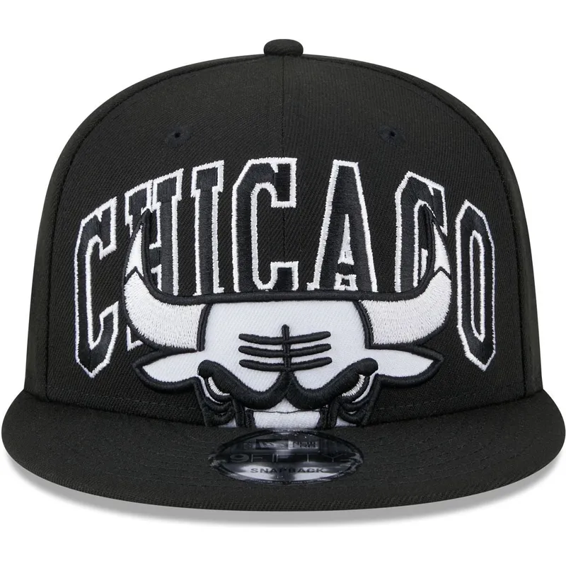 cappello-piatto-nero-snapback-9fifty-tip-off-2023-di-chicago-bulls-nba-di-new-era