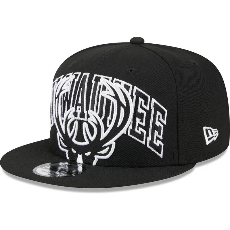 cappello-piatto-nero-snapback-9fifty-tip-off-2023-di-milwaukee-bucks-nba-di-new-era cappello-piatto-nero-snapback-9fifty-tip-off-2023-di-milwaukee-bucks-nba-di-new-era