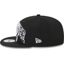 cappello-piatto-nero-snapback-9fifty-tip-off-2023-di-milwaukee-bucks-nba-di-new-era