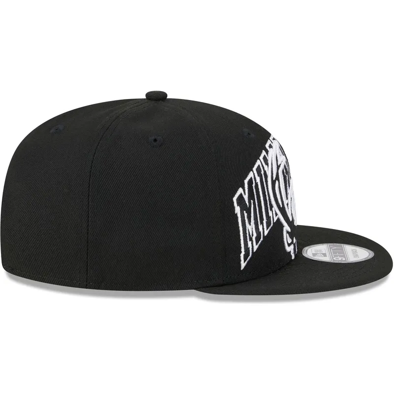 cappello-piatto-nero-snapback-9fifty-tip-off-2023-di-milwaukee-bucks-nba-di-new-era cappello-piatto-nero-snapback-9fifty-tip-off-2023-di-milwaukee-bucks-nba-di-new-era