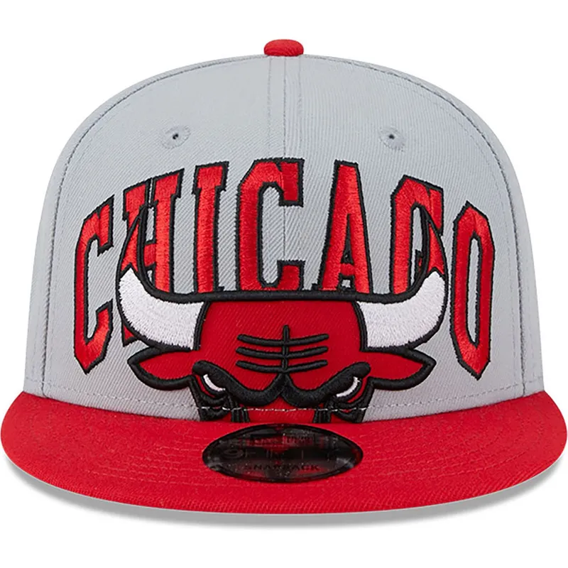 cappello-piatto-grigio-e-rosso-snapback-9fifty-tip-off-2023-di-chicago-bulls-nba-di-new-era