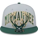 cappelli-piatta-grigio-snapback-9fifty-tip-off-2023-dei-milwaukee-bucks-nba-di-new-era