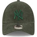 cappelli-curva-verde-cinghia-regolabile-9forty-towelling-dei-new-york-yankees-mlb-di-new-era