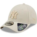 cappellino-snapback-beige-con-visiera-curva-e-logo-beige-9forty-tonal-repreve-dei-new-york-yankees-mlb-di-new-era