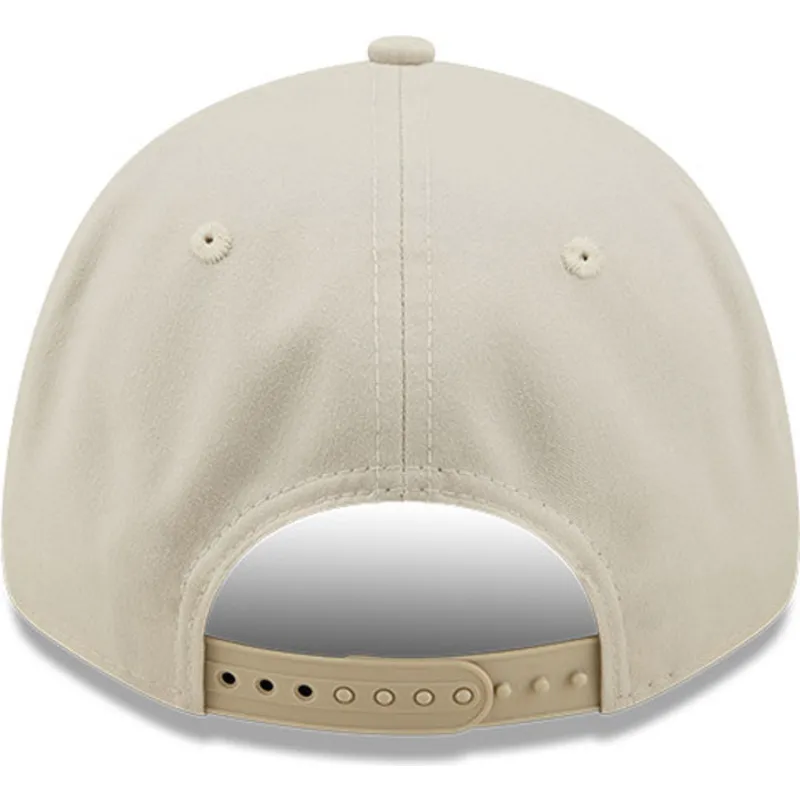 cappellino-curvo-beige-snapback-con-logo-beige-9forty-tonal-repreve-dei-new-york-yankees-mlb-di-new-era