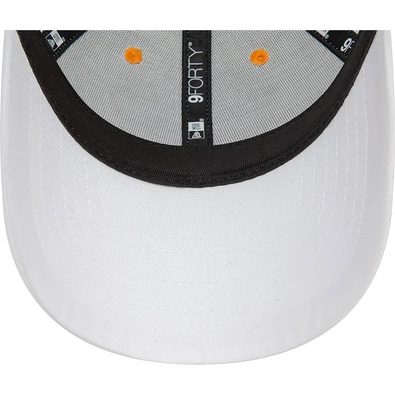 cappelli-curva-bianco-cinghia-regolabile-9forty-contrast-piping-dei-mclaren-racing-formula-1-di-new-era