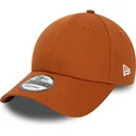 cappellino-curvo-marrone-regolabile-9forty-essential-di-new-era