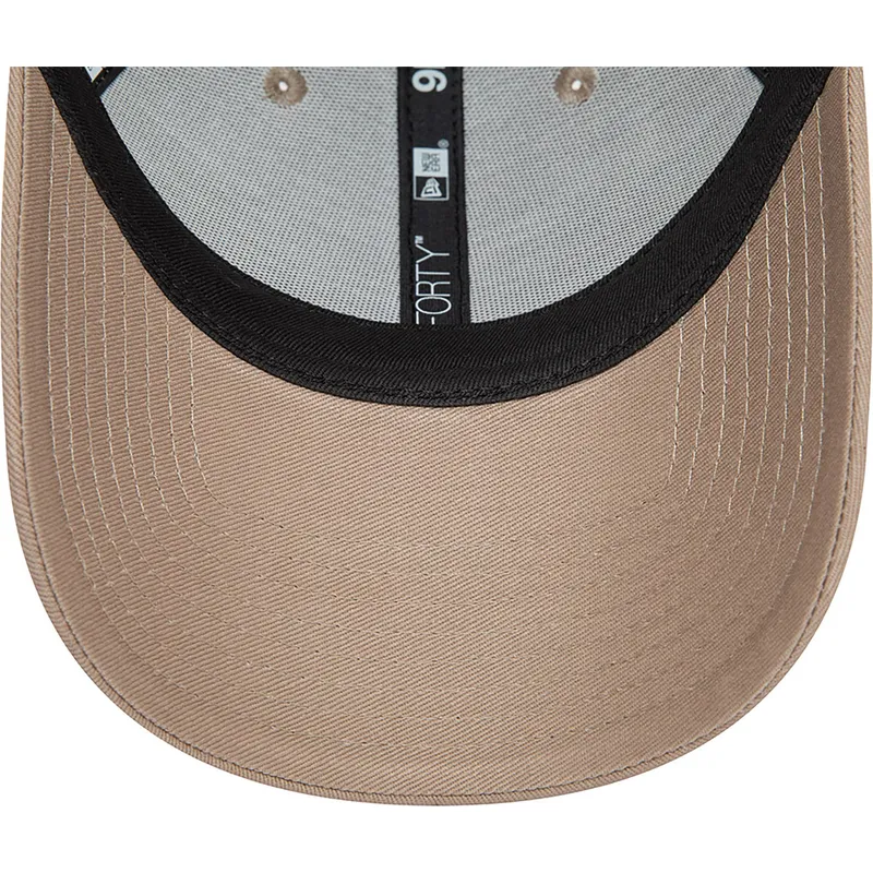 cappellino-regolabile-9forty-essential-marrone-chiaro-con-visiera-curva-di-new-era