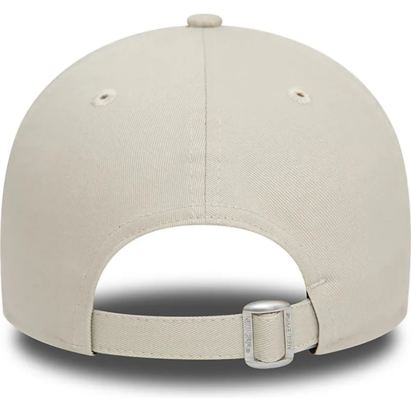 cappellino-beige-regolabile-con-visiera-curva-9forty-essential-di-new-era