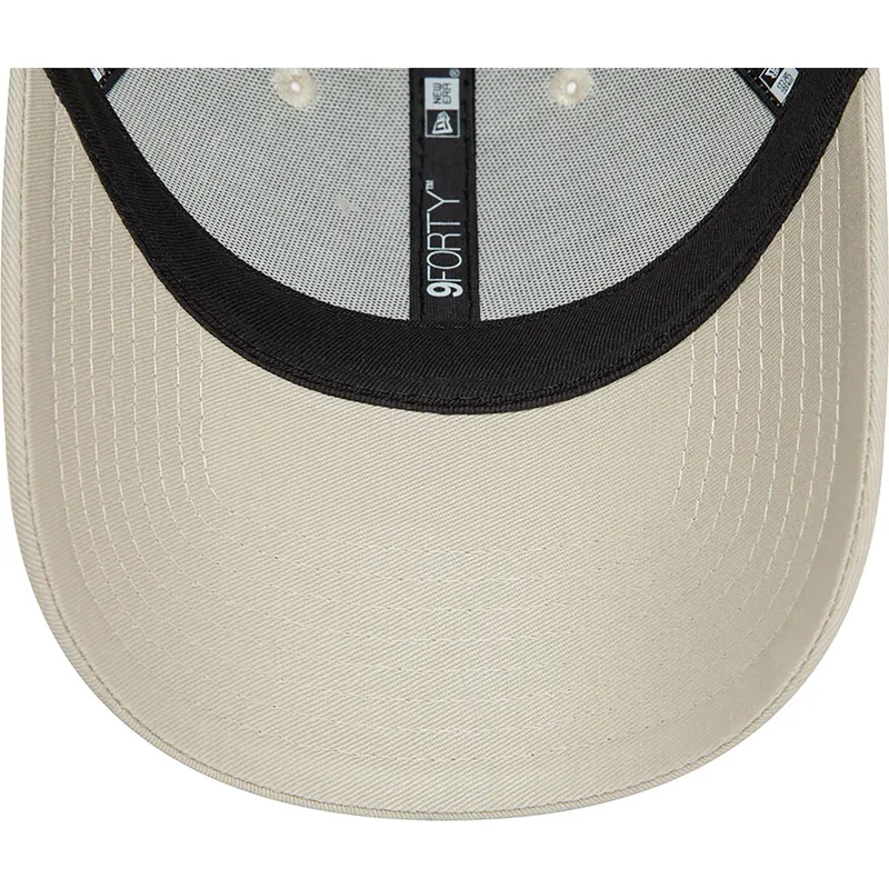 cappelli-curva-beige-cinghia-regolabile-9forty-di-new-era