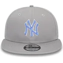 cappelli-piatta-grigio-snapback-9fifty-outline-dei-new-york-yankees-mlb-di-new-era