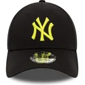 cappellino-curvo-nero-regolabile-con-logo-giallo-9forty-league-essential-di-new-york-yankees-mlb-di-new-era