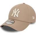 cappellino-curvo-marrone-chiaro-regolabile-9forty-league-essential-dei-new-york-yankees-mlb-di-new-era
