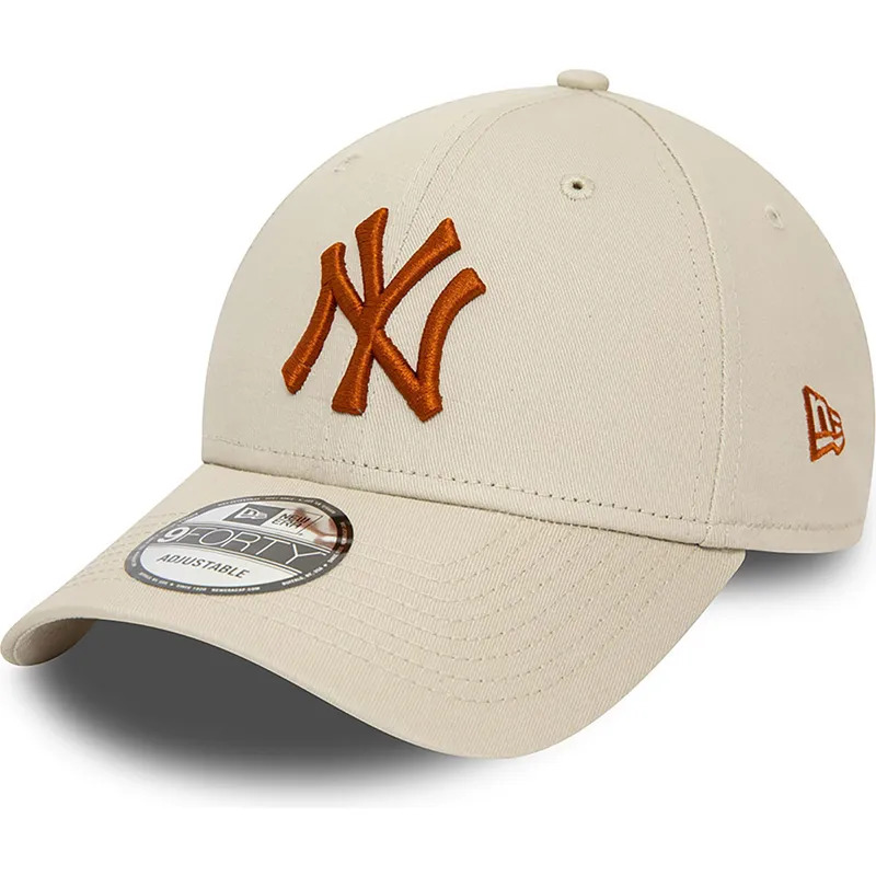 cappelli-curva-beige-cinghia-regolabile-marron-9forty-league-essential-dei-new-york-yankees-mlb-di-new-era cappelli-curva-beige-cinghia-regolabile-marron-9forty-league-essential-dei-new-york-yankees-mlb-di-new-era