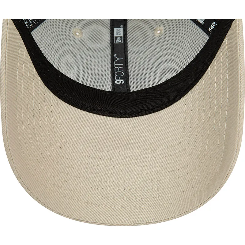 cappelli-curva-beige-cinghia-regolabile-marron-9forty-league-essential-dei-new-york-yankees-mlb-di-new-era cappelli-curva-beige-cinghia-regolabile-marron-9forty-league-essential-dei-new-york-yankees-mlb-di-new-era