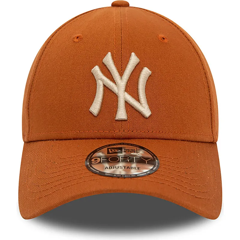 cappelli-curva-marrone-cinghia-regolabile-9forty-league-essential-dei-new-york-yankees-mlb-di-new-era