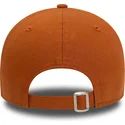 cappellino-marrone-a-visiera-curva-regolabile-con-logo-beige-9forty-league-essential-dei-new-york-yankees-mlb-di-new-era