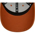 cappellino-marrone-a-visiera-curva-regolabile-con-logo-beige-9forty-league-essential-dei-new-york-yankees-mlb-di-new-era