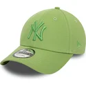 cappellino-curvo-verde-regolabile-con-logo-verde-9forty-league-essential-dei-new-york-yankees-mlb-di-new-era