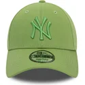 cappellino-curvo-verde-regolabile-con-logo-verde-9forty-league-essential-dei-new-york-yankees-mlb-di-new-era