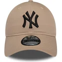 cappello-curvo-marrone-regolabile-con-logo-nero-9twenty-league-essential-dei-new-york-yankees-mlb-di-new-era