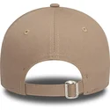 cappello-curvo-marrone-regolabile-con-logo-nero-9twenty-league-essential-dei-new-york-yankees-mlb-di-new-era