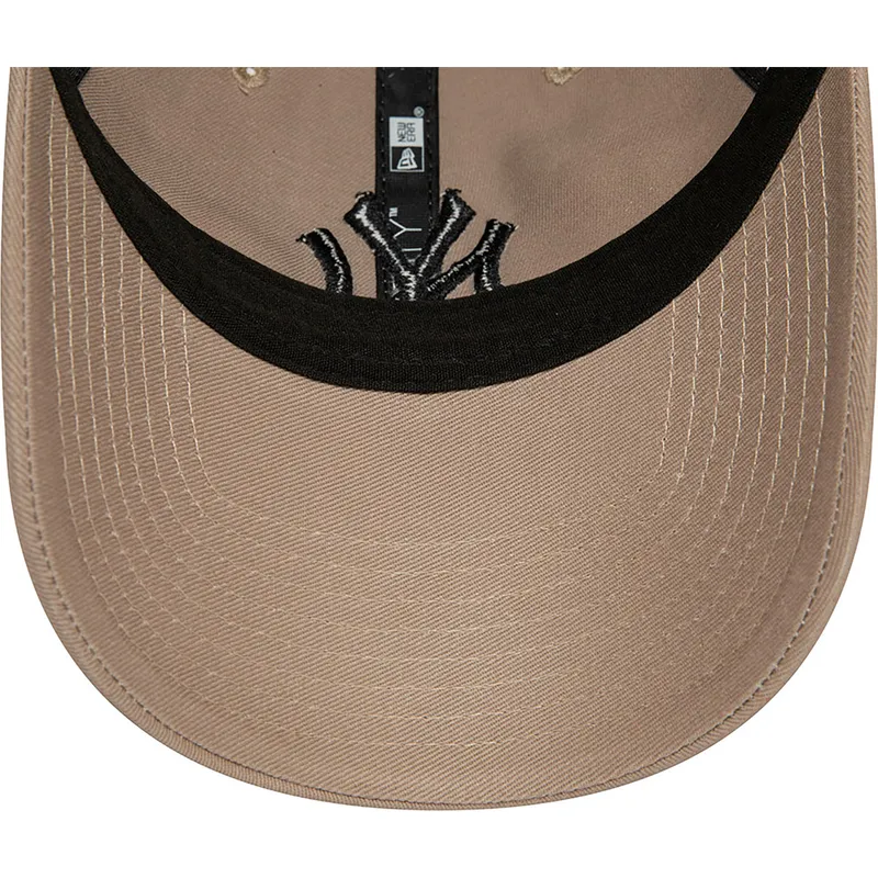 cappelli-curva-marrone-cinghia-regolabile-negro-9twenty-league-essential-dei-new-york-yankees-mlb-di-new-era