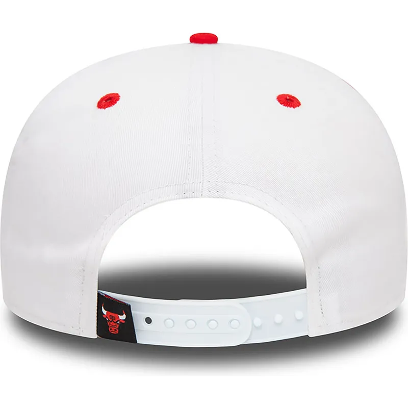 cappello-piatto-bianco-e-rosso-snapback-9fifty-white-crown-di-chicago-bulls-nba-di-new-era