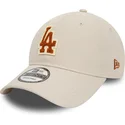 cappellino-curvo-beige-regolabile-con-logo-marrone-9twenty-boucle-dei-los-angeles-dodgers-mlb-di-new-era