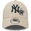 cappelli-curva-beige-cinghia-regolabile-9forty-food-character-dei-new-york-yankees-mlb-di-new-era