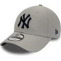 cappelli-curva-grigio-cinghia-regolabile-9forty-diamond-era-essential-dei-new-york-yankees-mlb-di-new-era