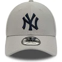 cappelli-curva-grigio-cinghia-regolabile-9forty-diamond-era-essential-dei-new-york-yankees-mlb-di-new-era
