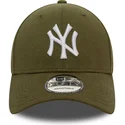 cappelli-curva-verde-cinghia-regolabile-9forty-jersey-essential-dei-new-york-yankees-mlb-di-new-era