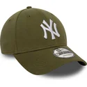 cappelli-curva-verde-cinghia-regolabile-9forty-jersey-essential-dei-new-york-yankees-mlb-di-new-era