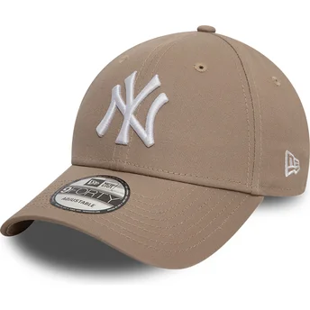 Cappellino visiera curva marrone chiaro regolabile 9FORTY League Essential di New York Yankees MLB di New Era