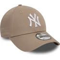 cappellino-curvo-marrone-chiaro-regolabile-9forty-league-essential-dei-new-york-yankees-mlb-di-new-era